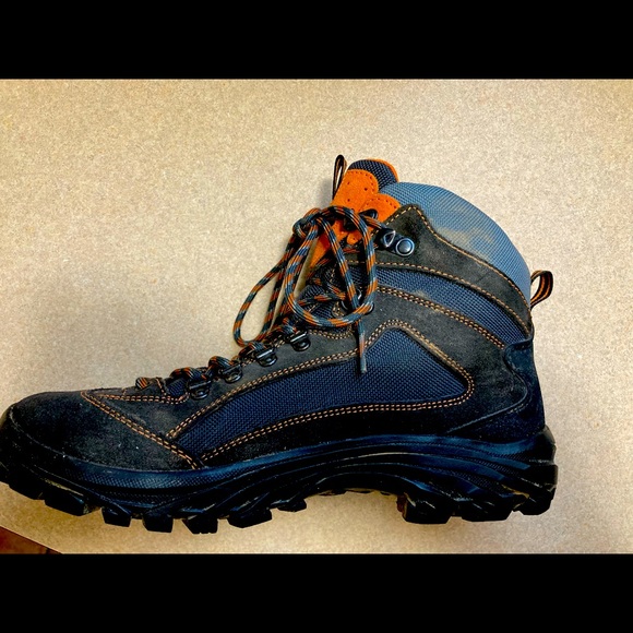 HIKING BOOTS - Picture 3 of 7